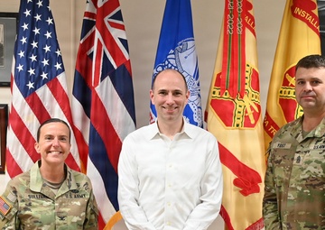 ASA Gillis reviews Soldier housing at Schofield Barracks