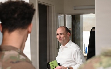 ASA Gillis reviews Soldier housing at Schofield Barracks