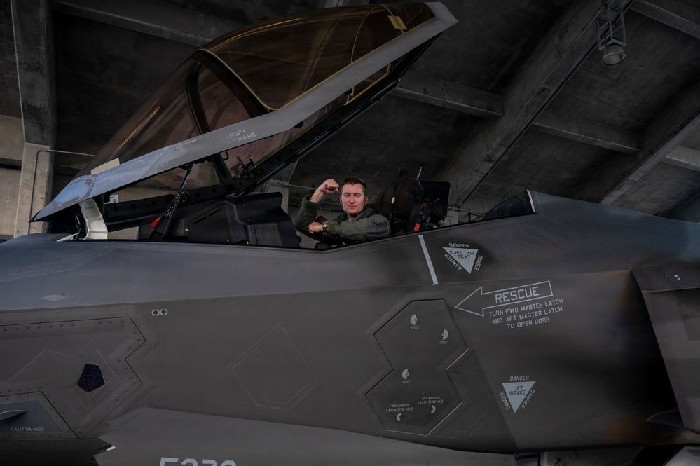 Brothers in Flight: Twin Pilots Share the Sky