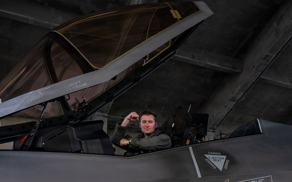 Brothers in Flight: Twin Pilots Share the Sky