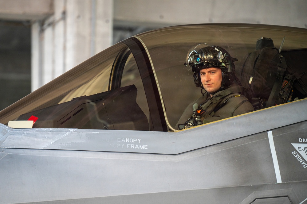 Brothers in Flight: Twin Pilots Share the Sky