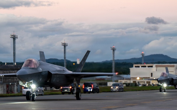 Brothers in Flight: Twin Pilots Share the Sky