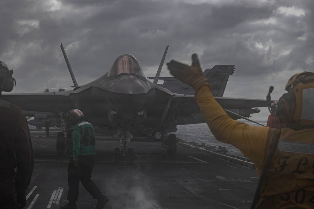 Abraham Lincoln conducts flight operations