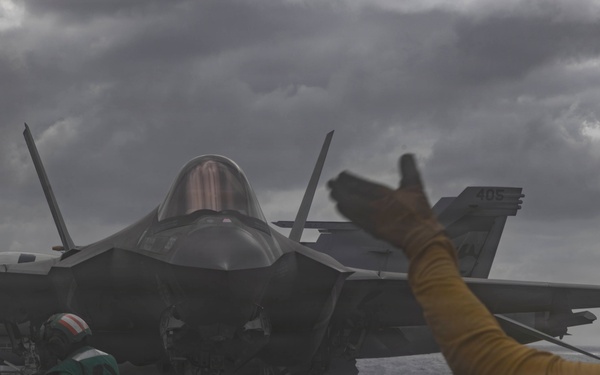 Abraham Lincoln conducts flight operations