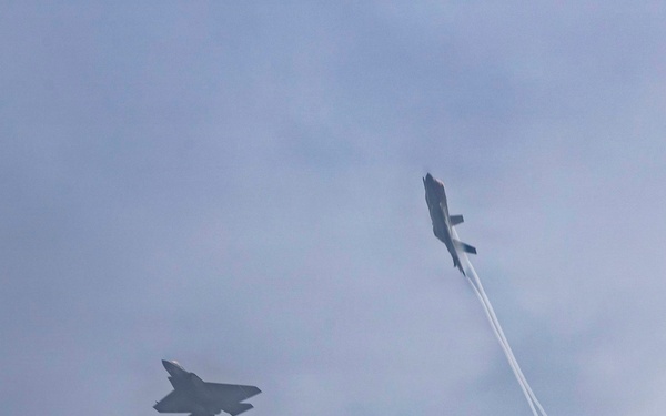 Abraham Lincoln conducts flight operations