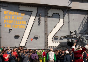 Abraham Lincoln celebrates Christmas