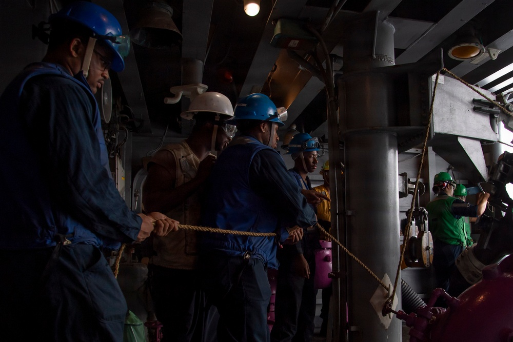 Abraham Lincoln conducts a fueling-at-sea with Henry J. Kaiser