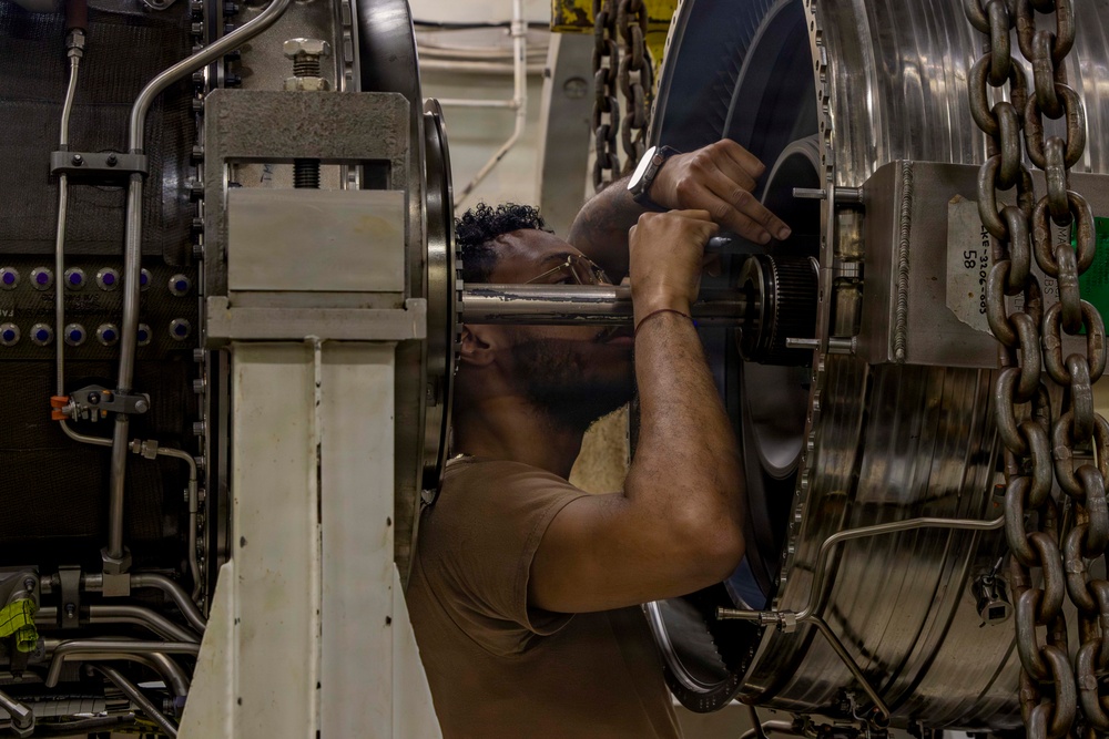 Abraham Lincoln conducts routine aircraft maintenance