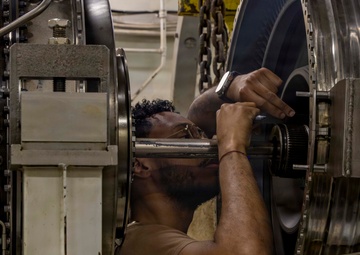 Abraham Lincoln conducts routine aircraft maintenance
