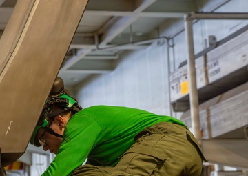 Abraham Lincoln conducts routine aircraft maintenance