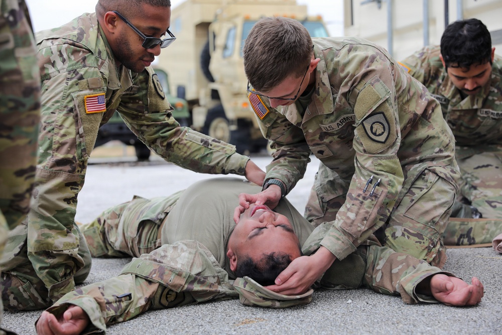 Grand Prairie Soldiers Conduct Combat Lifesaver Training