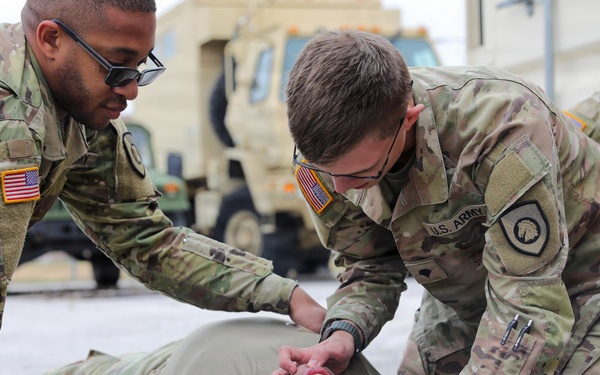 Grand Prairie Soldiers Conduct Combat Lifesaver Training