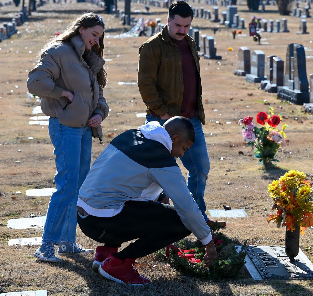 552nd ACW Honors the Fallen During Wreaths Across America