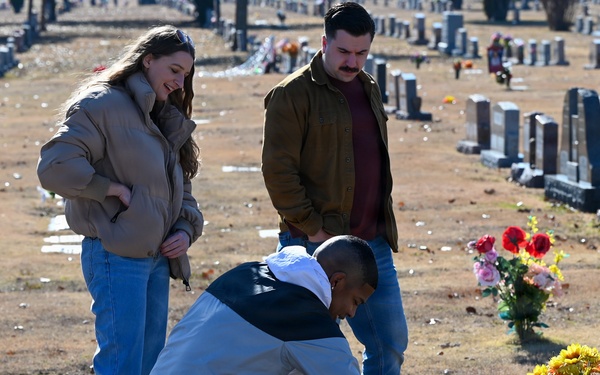 552nd ACW Honors the Fallen During Wreaths Across America