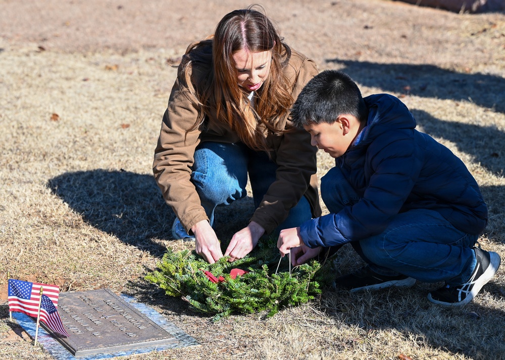552nd ACW Honors the Fallen During Wreaths Across America
