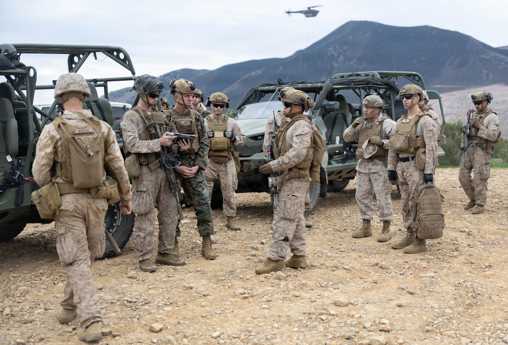 Commanding General, I Marine Expeditionary Force, visits JTF-SB