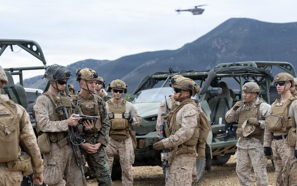 Commanding General, I Marine Expeditionary Force, visits JTF-SB