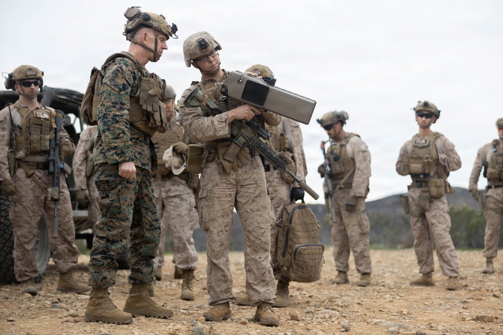 Commanding General, I Marine Expeditionary Force, visits JTF-SB