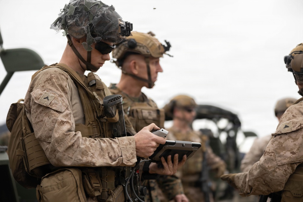 Commanding General, I Marine Expeditionary Force, visits JTF-SB