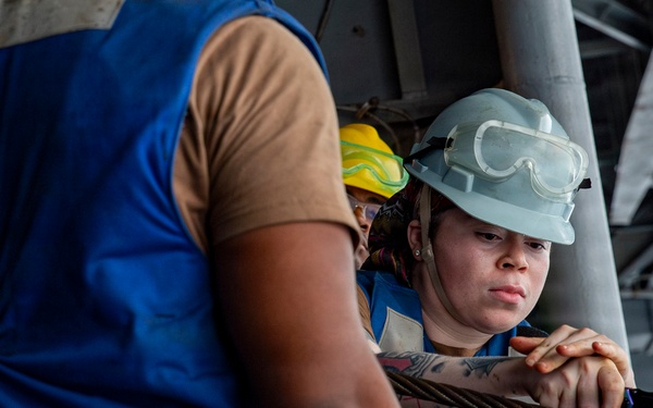 Abraham Lincoln conducts a fueling-at-sea with Henry J. Kaiser