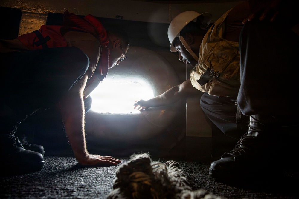 Abraham Lincoln conducts a fueling-at-sea with Henry J. Kaiser