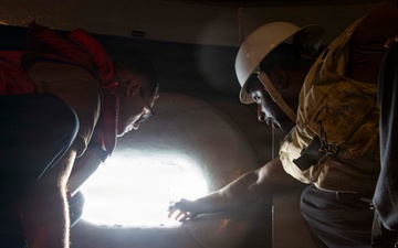 Abraham Lincoln conducts a fueling-at-sea with Henry J. Kaiser