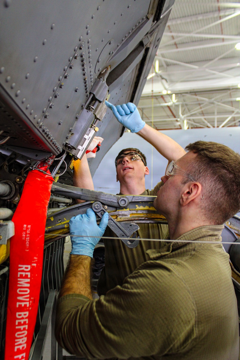 Michigan Airmen fly, fix to ready for fight
