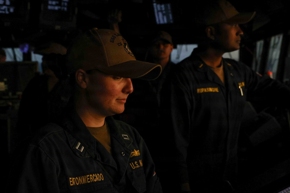 Bridge operations aboard USS Lake Erie (CG 70)