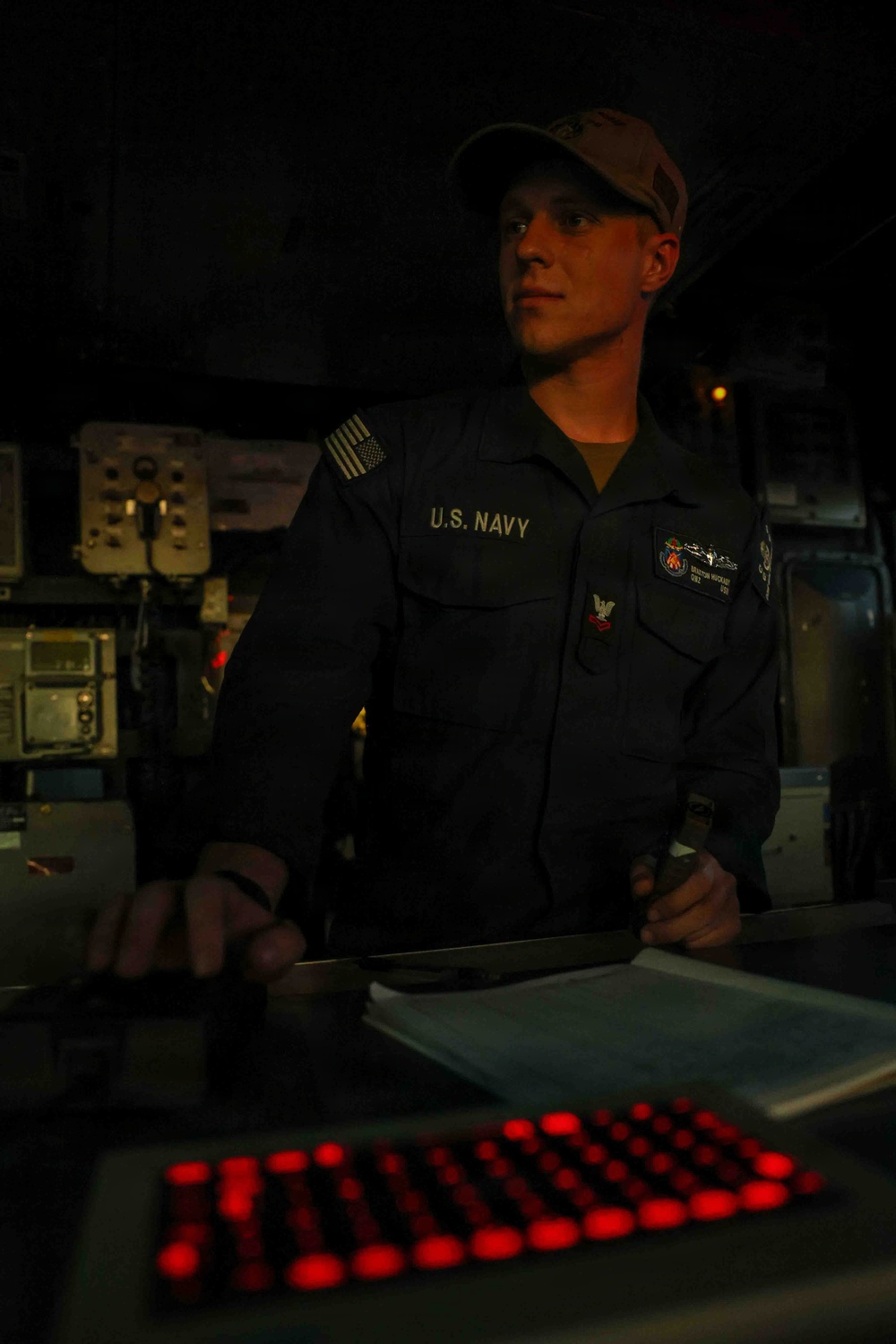 Bridge operations aboard USS Lake Erie (CG 70)
