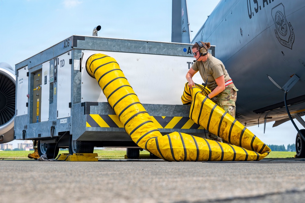 REFORPAC 25: KC-135 pre-flight