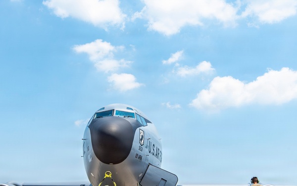 REFORPAC 25: KC-135 pre-flight