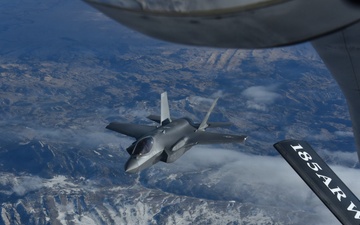 F-35A Lightning II refueling