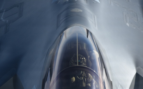 F-35A Lightning II gets refueled