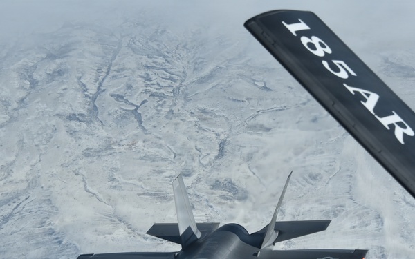 185th ARW KC-135 refuels F-35A Lightning II