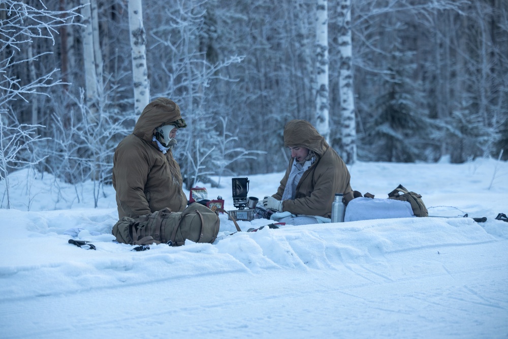 Recon Marines sharpen winter warfighting skills