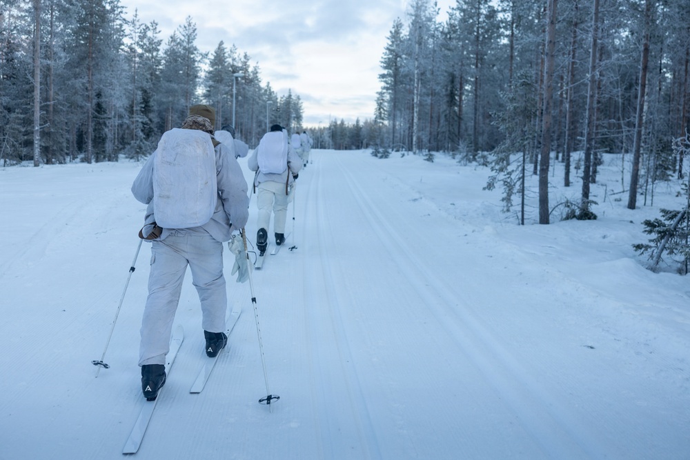 Recon Marines sharpen winter warfighting skills
