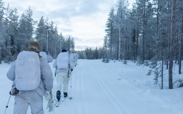Recon Marines sharpen winter warfighting skills