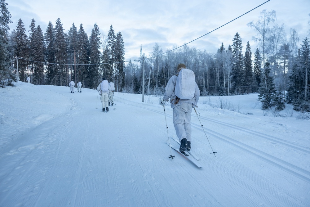 Recon Marines sharpen winter warfighting skills