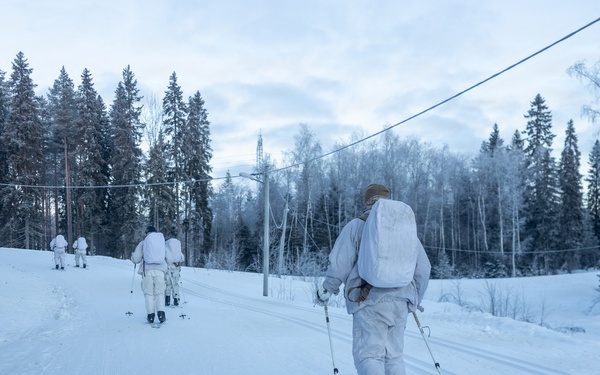 Recon Marines sharpen winter warfighting skills