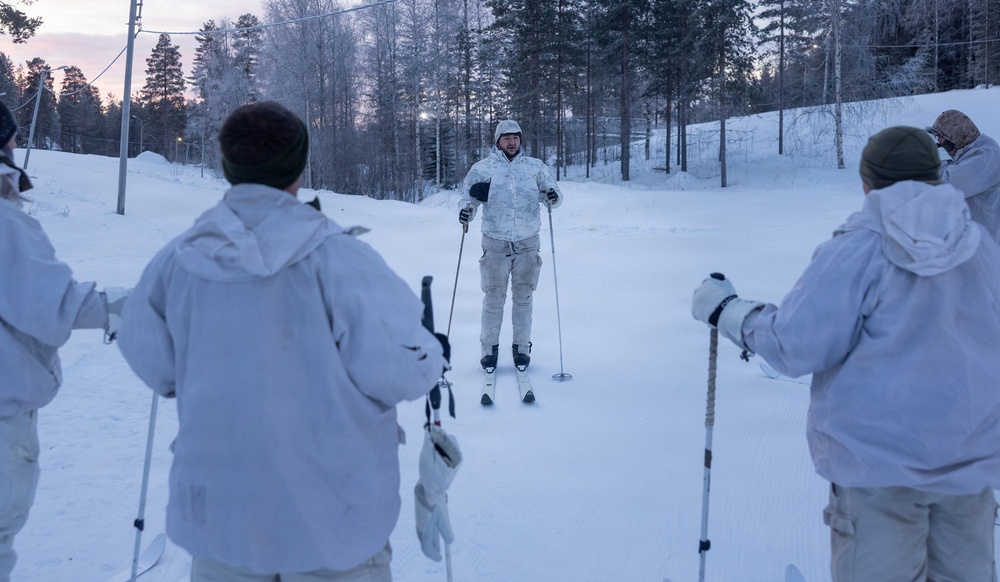 Recon Marines sharpen winter warfighting skills