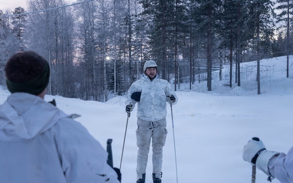 Recon Marines sharpen winter warfighting skills