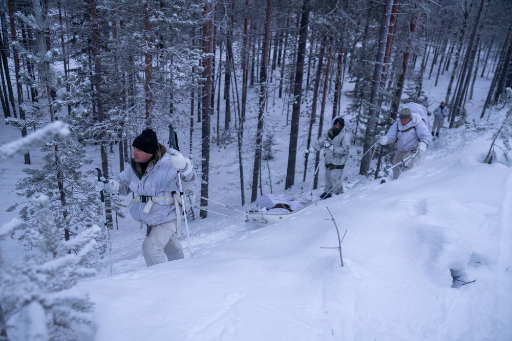 Recon Marines sharpen winter warfighting skills