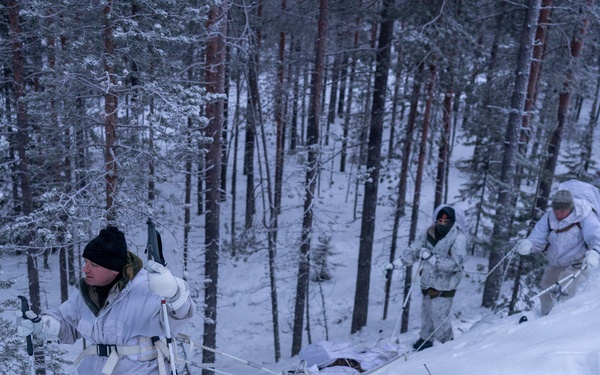 Recon Marines sharpen winter warfighting skills