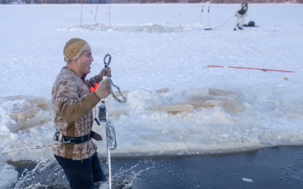 Recon Marines sharpen winter warfighting skills