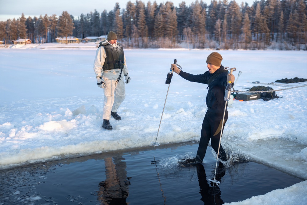 Recon Marines sharpen winter warfighting skills
