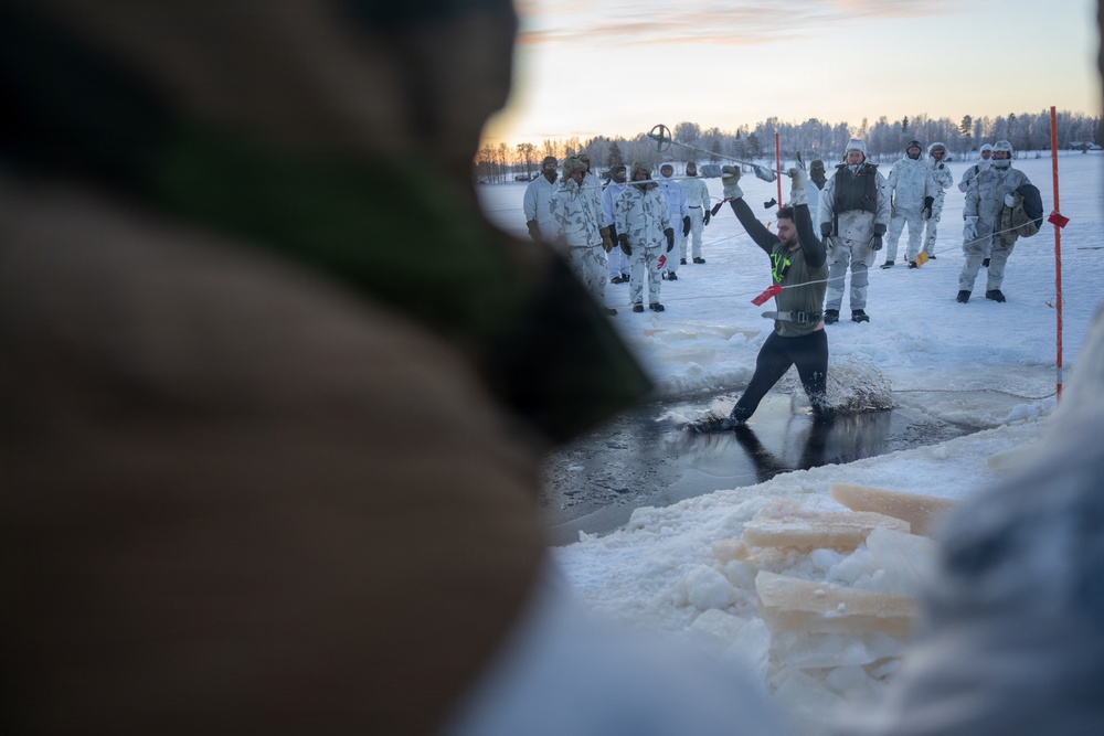 Recon Marines sharpen winter warfighting skills