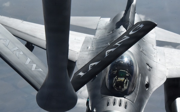 F-16 Fighting Falcon receives mid-air refueling