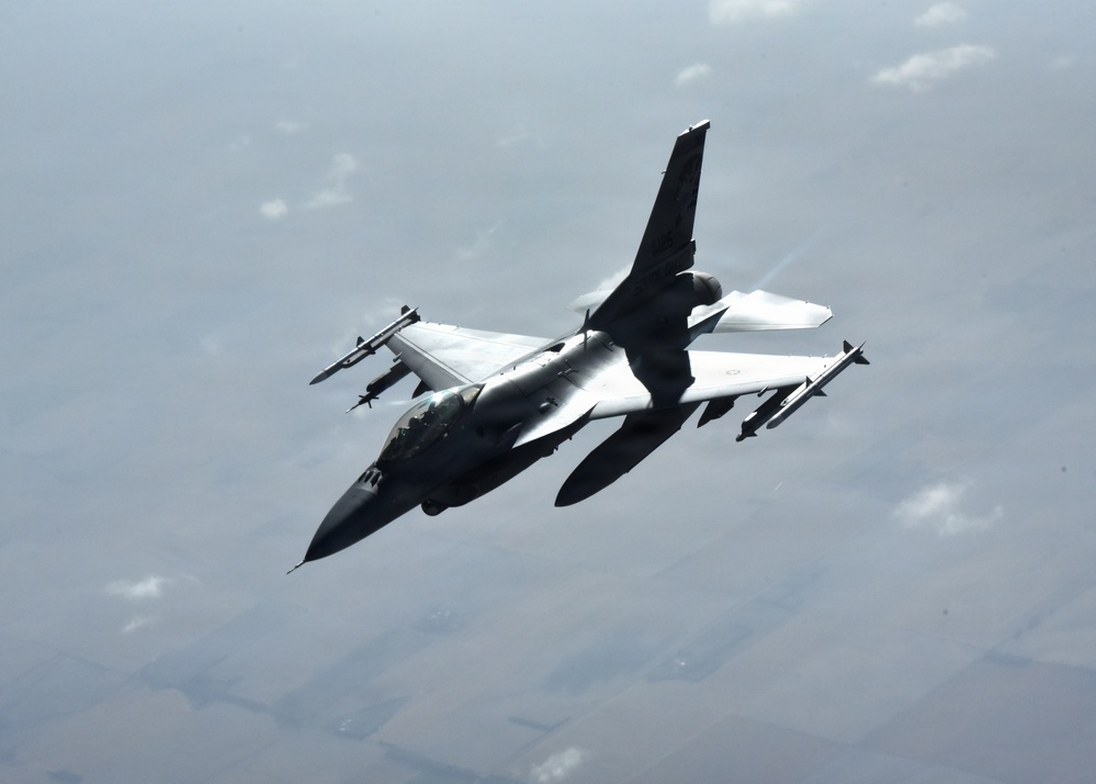 114th Fighter Wing's F-16 departs after receiving fuel