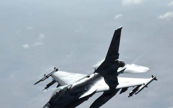 114th Fighter Wing's F-16 departs after receiving fuel