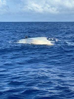 Coast Guard rescues father, sons after boat capsizes south of Lanai